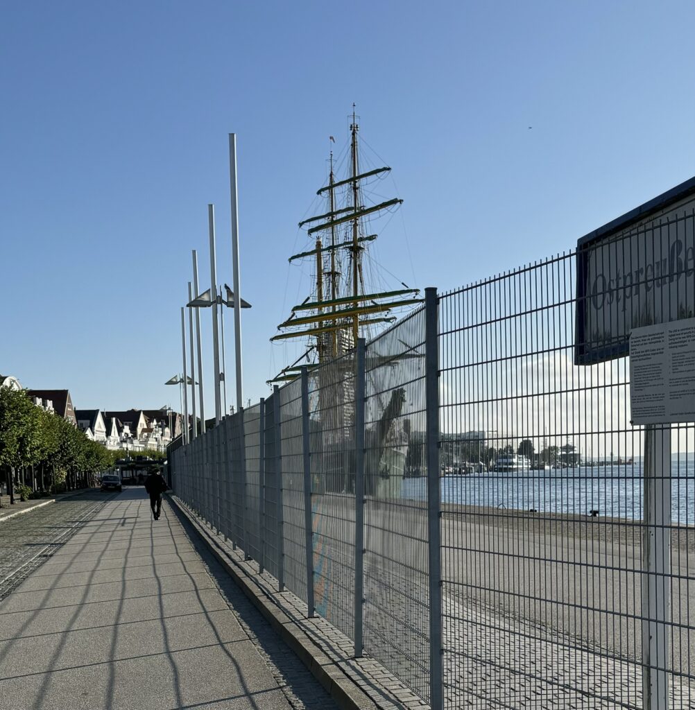 Die Alexander von Humbold II im Travemünder Hafen