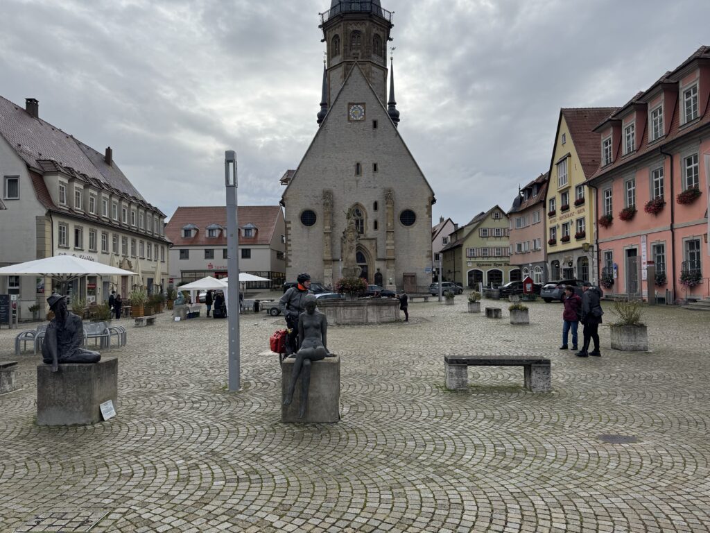 Marktplatz und Marktkirche Weikersheim